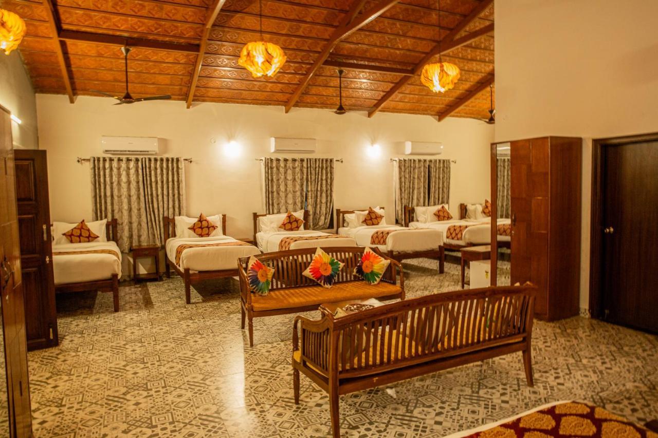 Brown Town Resort & Spa Hyderabad Luaran gambar