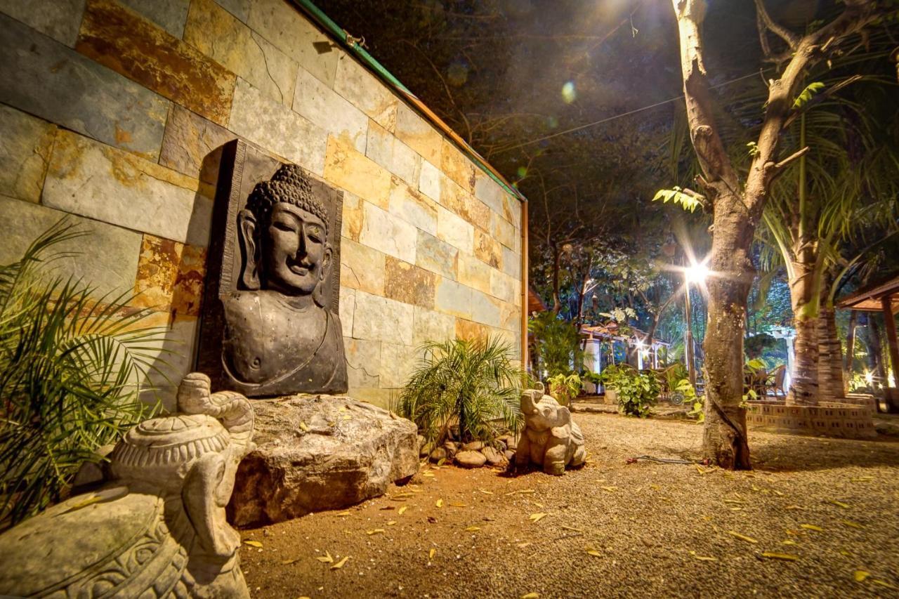 Brown Town Resort & Spa Hyderabad Luaran gambar