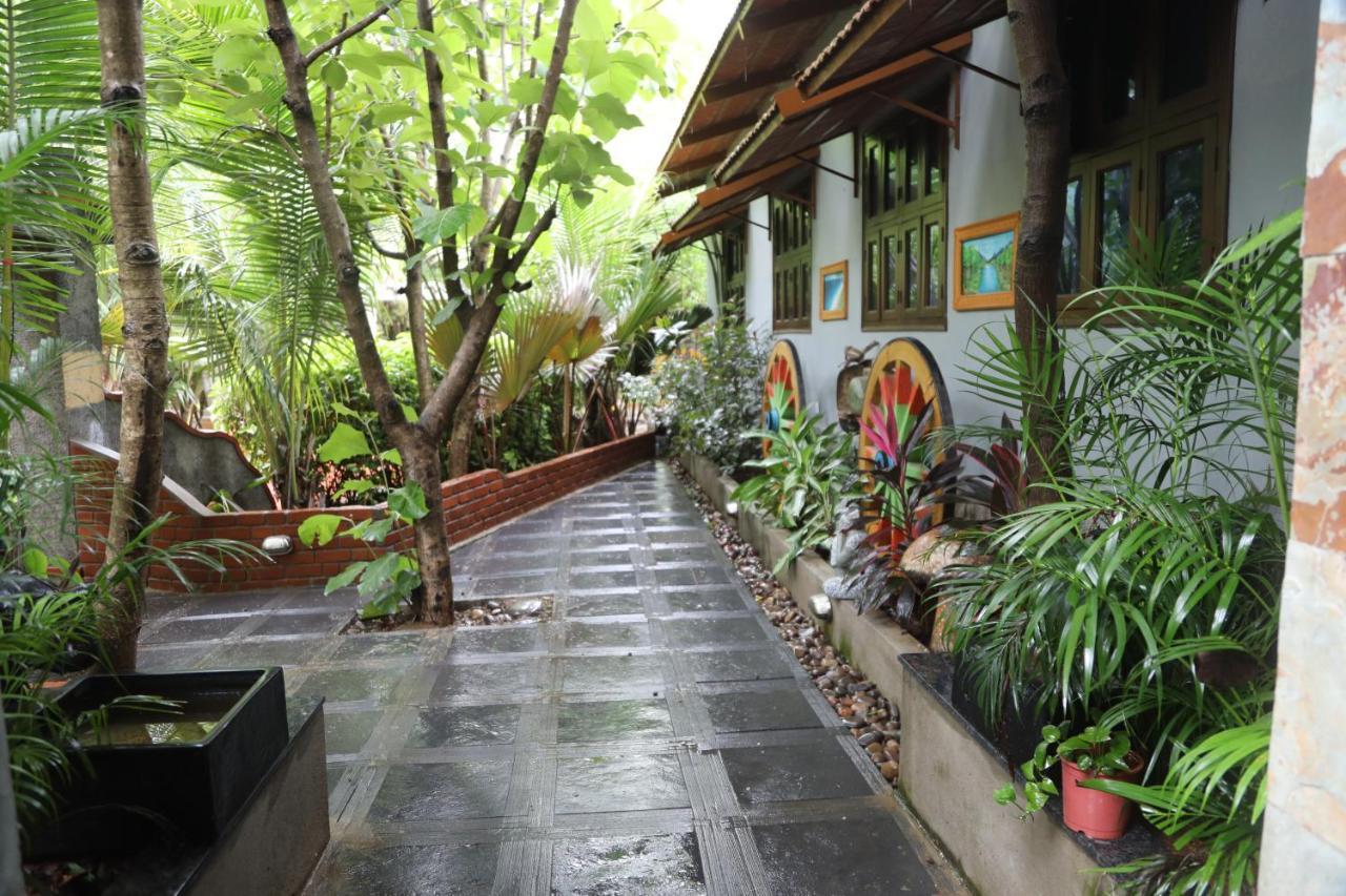 Brown Town Resort & Spa Hyderabad Luaran gambar