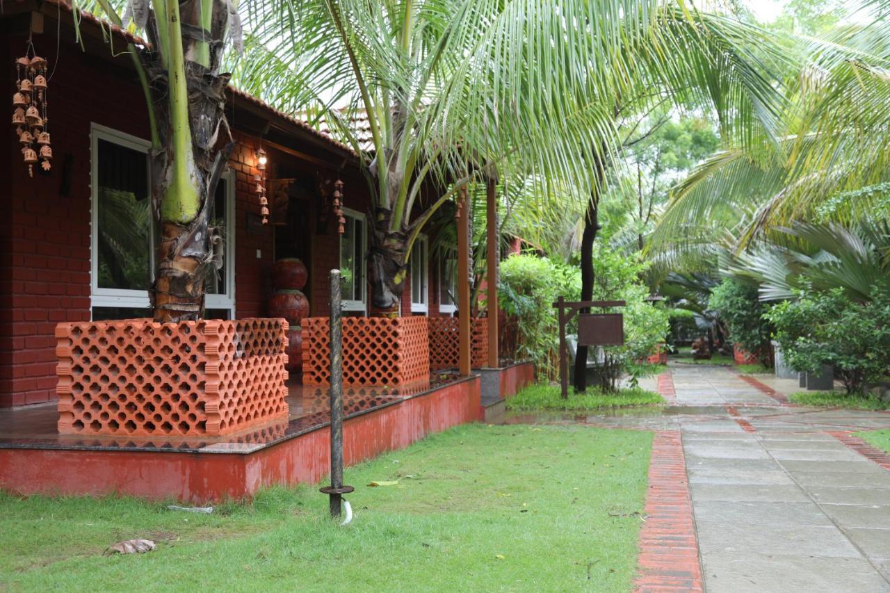 Brown Town Resort & Spa Hyderabad Luaran gambar