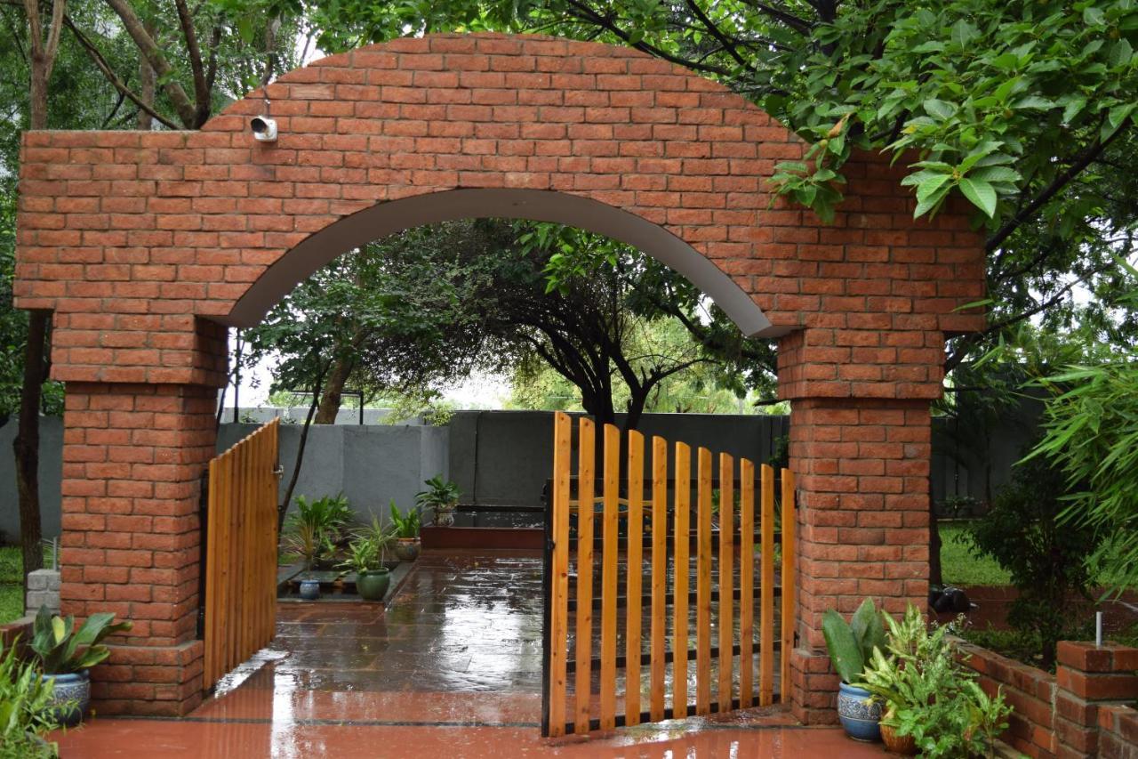 Brown Town Resort & Spa Hyderabad Luaran gambar