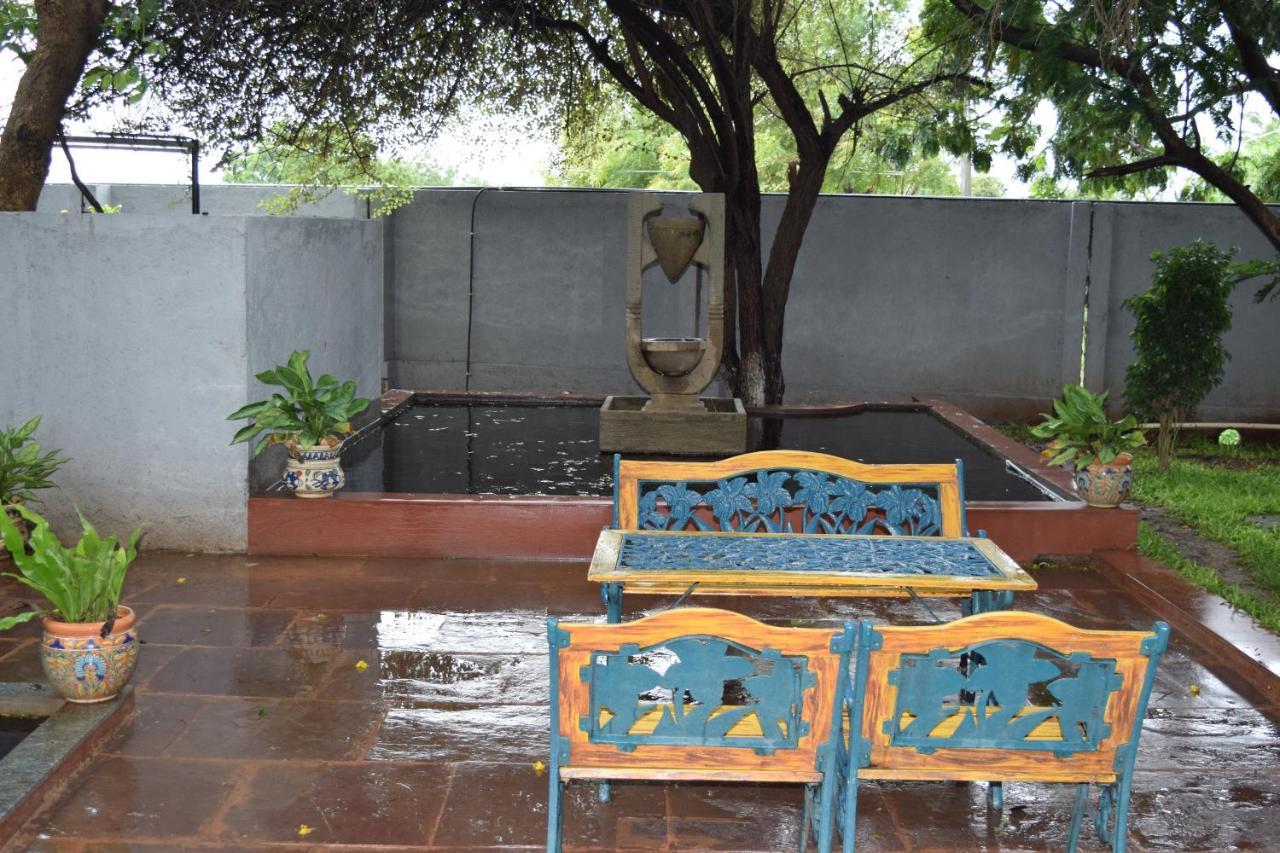 Brown Town Resort & Spa Hyderabad Luaran gambar