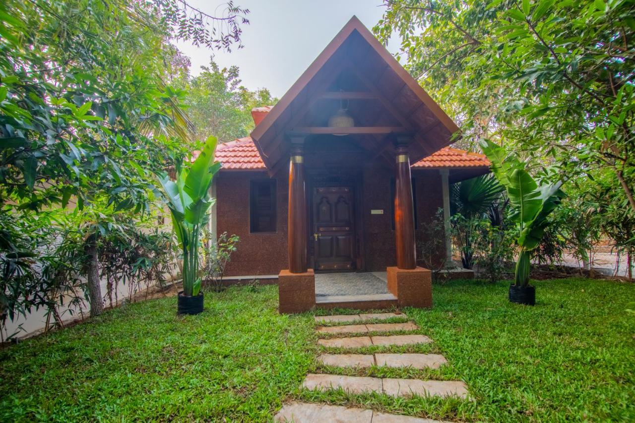 Brown Town Resort & Spa Hyderabad Luaran gambar